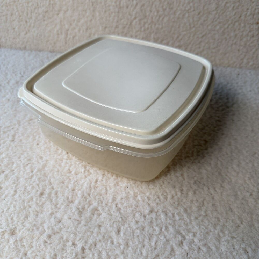 Rubbermaid Servin Saver #3 Storage Container Square Almond Lid 10 Cups USA